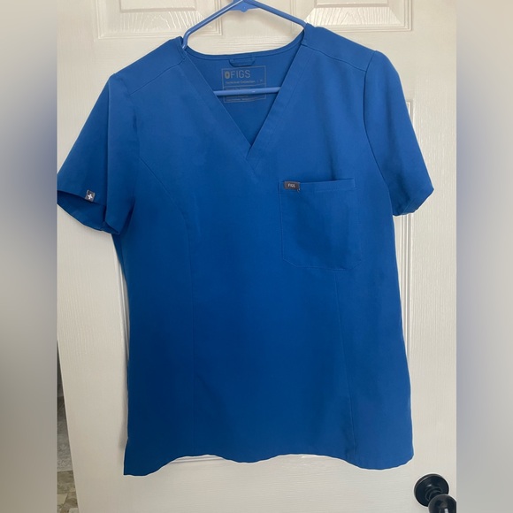 FIGS original one pocket scrub top. Medium in Royal Blue. - Picture 2 of 3